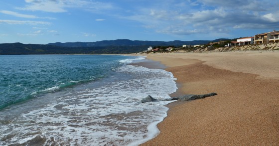 Des faux propriétaires aux sites copiés, l’IA rend les arnaques aux locations de vacances plus crédibles que jamais à l’approche des départs.