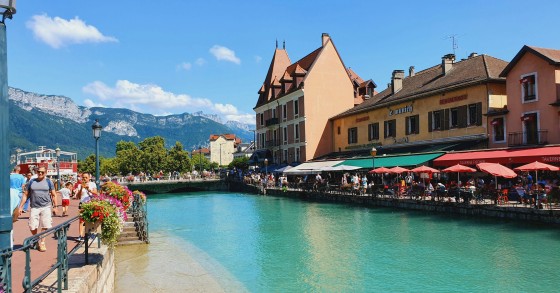 Entre lac et montagne : que faut-il savoir avant de s’installer à Annecy ?