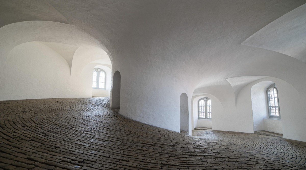 Règles hauteur sous plafond minimum : que faut-il savoir ?