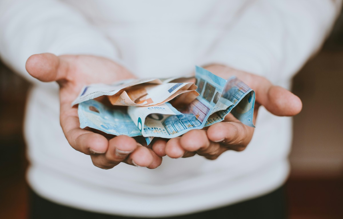 Argent liquide : quelle somme garder chez soi ?