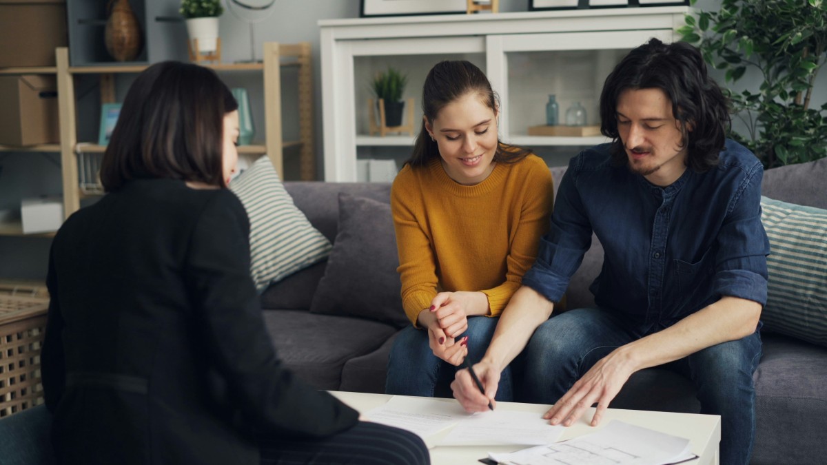 Peut-on vendre son bien loué ? Règles, fiscalité et stratégie