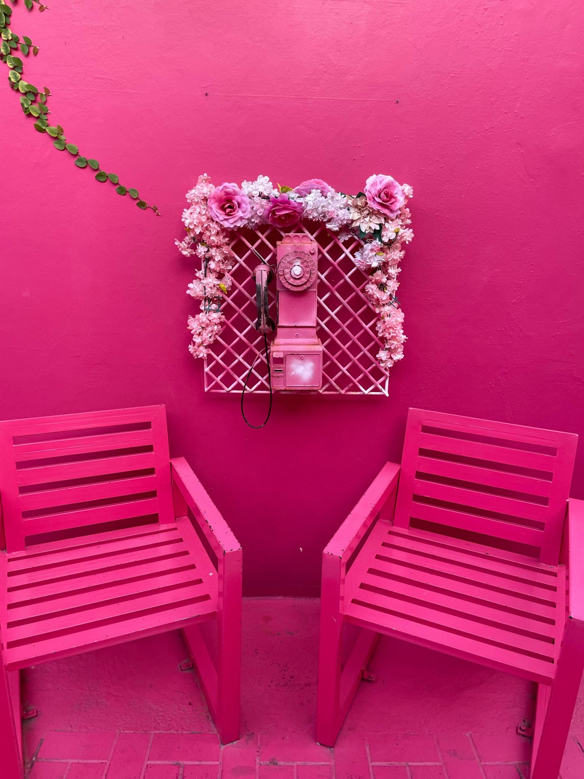 Été 2026 : les couleurs et tendances déco qui vont marquer la saison