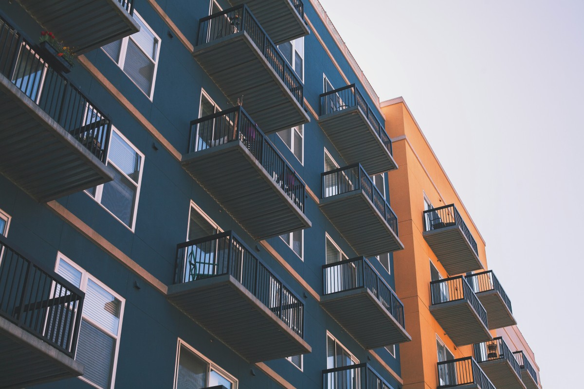 Scandale immobilier à Madrid : une maison dégradée après un conflit sur une offre d’achat 