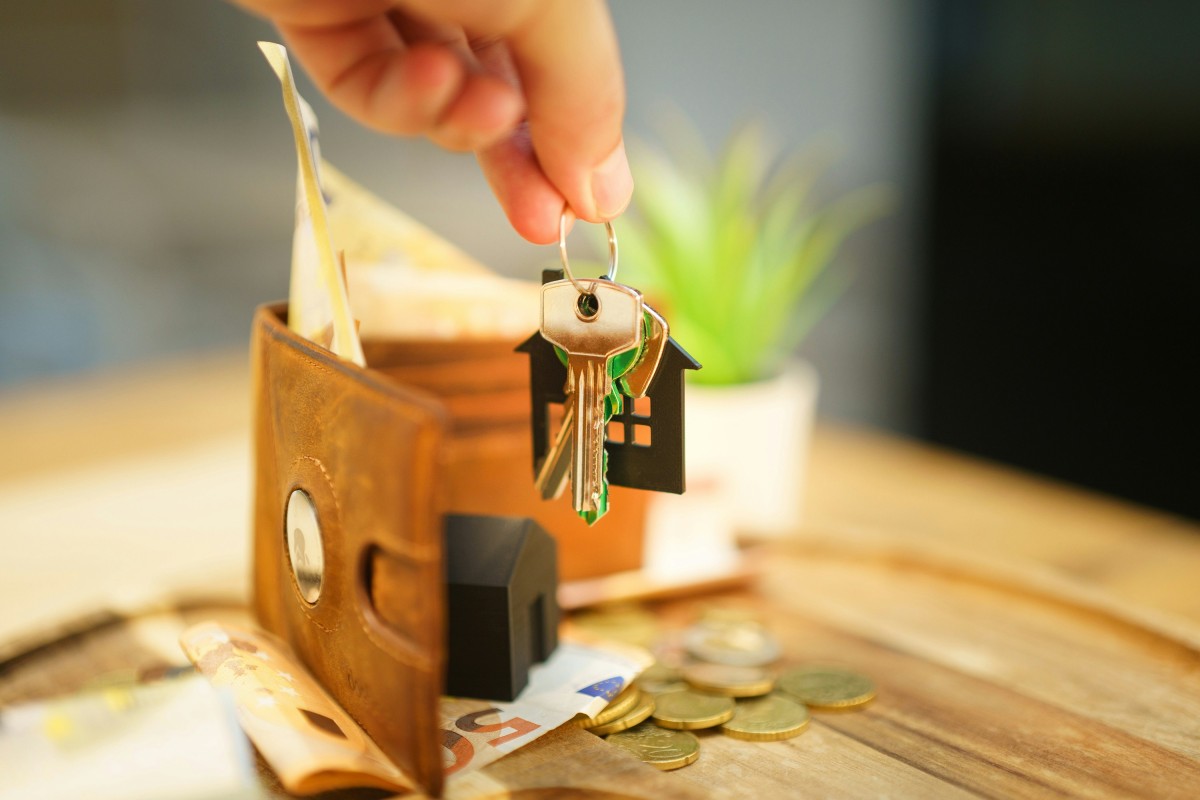 Scandale immobilier à Madrid : une maison dégradée après un conflit sur une offre d’achat 
