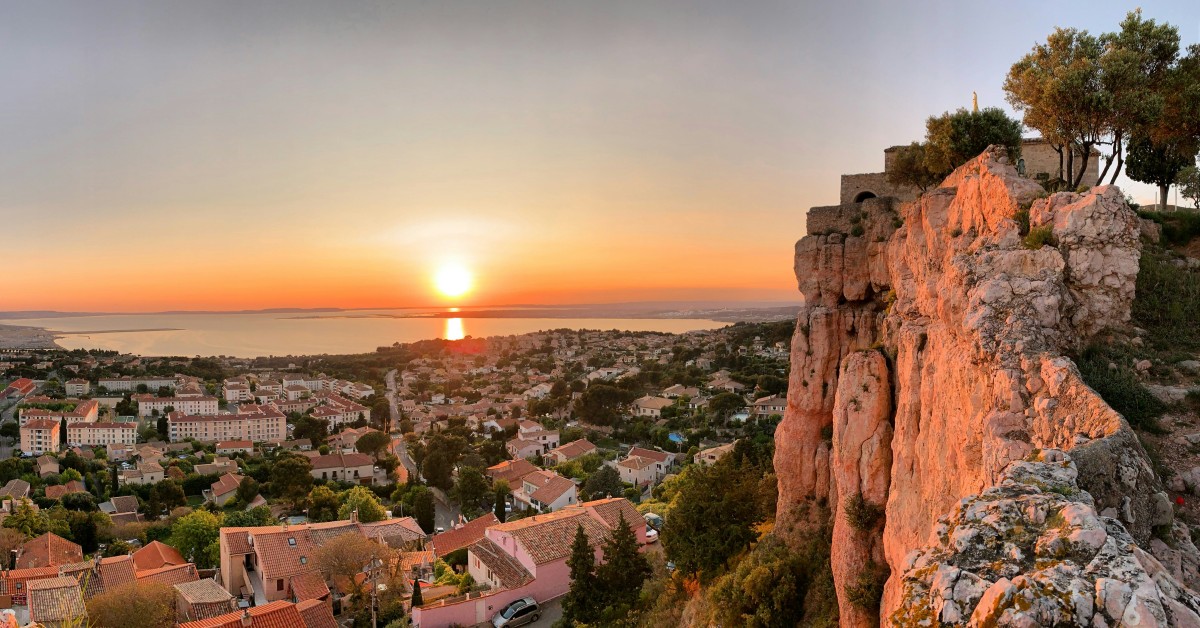S’installer sous le soleil du Sud : les réalités à connaître avant de choisir la Provence 