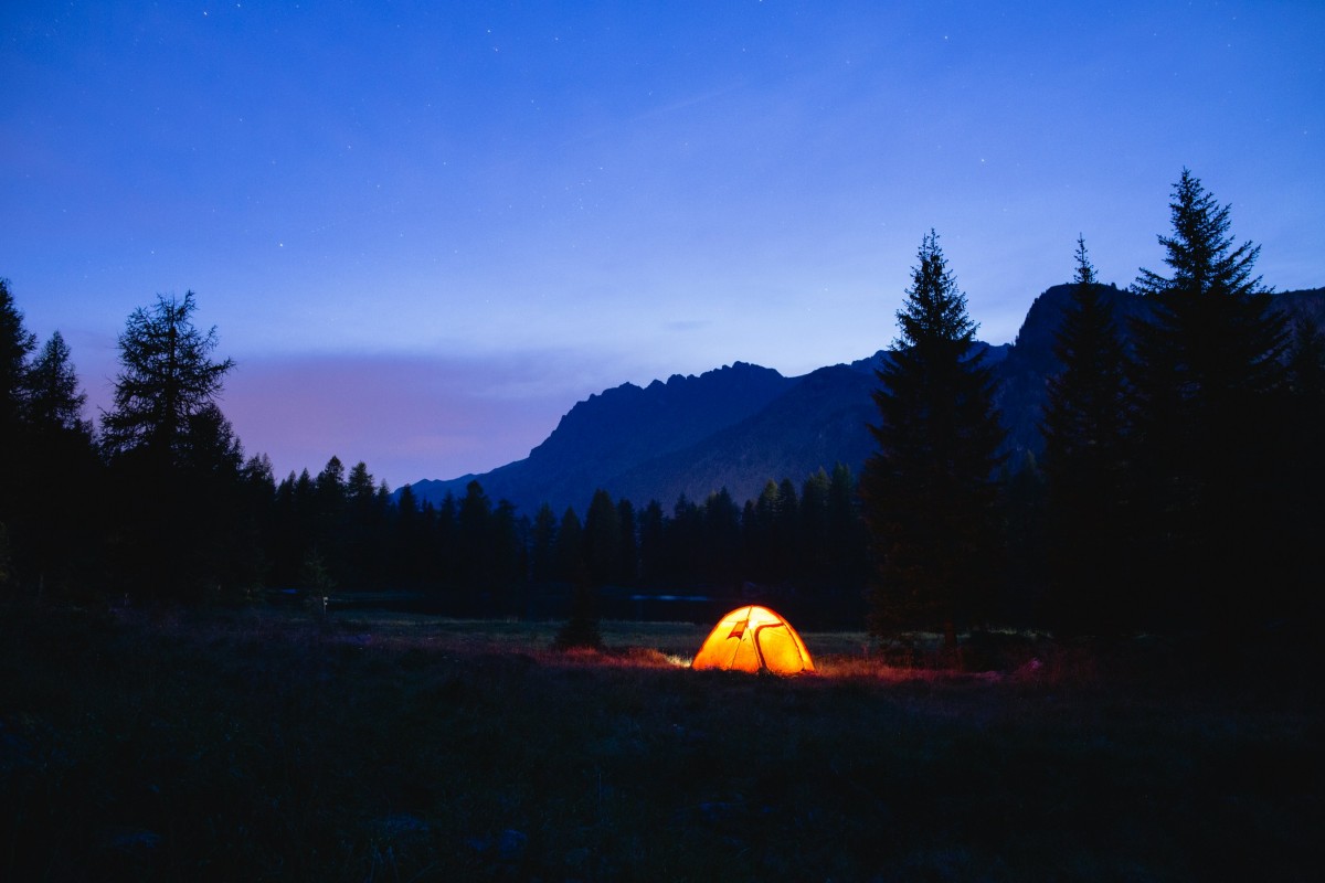 Quelles sont les règles à connaître avant de faire du camping sauvage ?