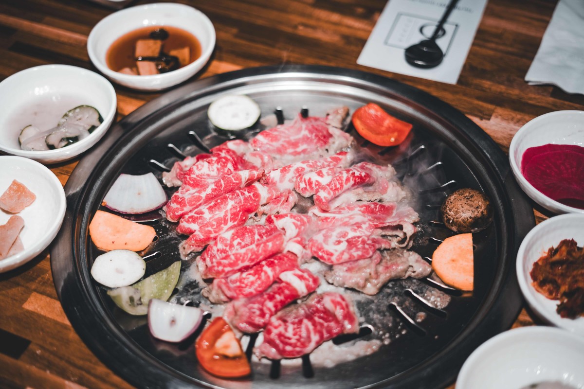 Le barbecue autour du monde : cinq traditions qui réinventent les grillades de l'été