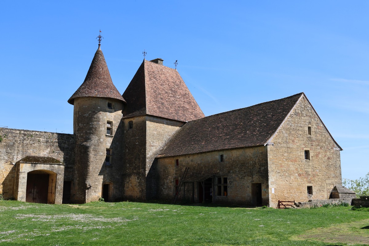 Moulin, bergerie, manoir en ruine : les biens atypiques français qui font rêver