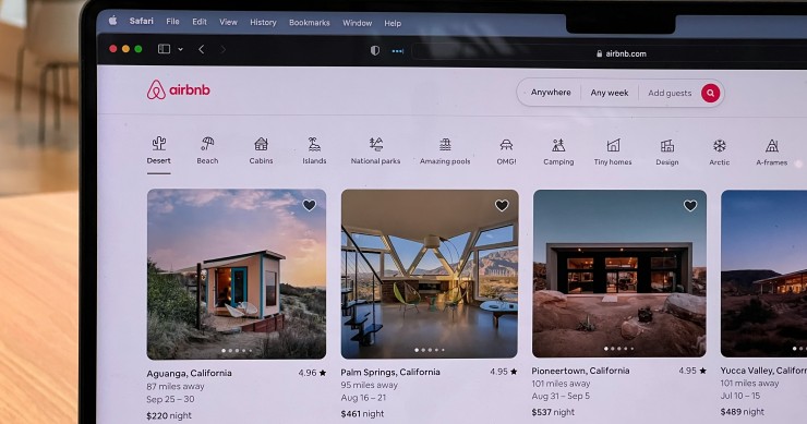 Peut-on légalement interdire les locations Airbnb en copropriété ?