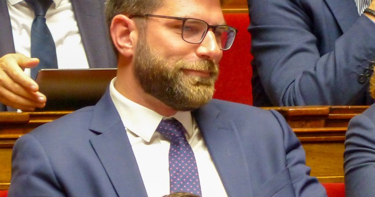 MaPrimeRénov’ suspendue, crédits recentrés, logement social en stand‑by : le logement devient la variable d’ajustement du budget.