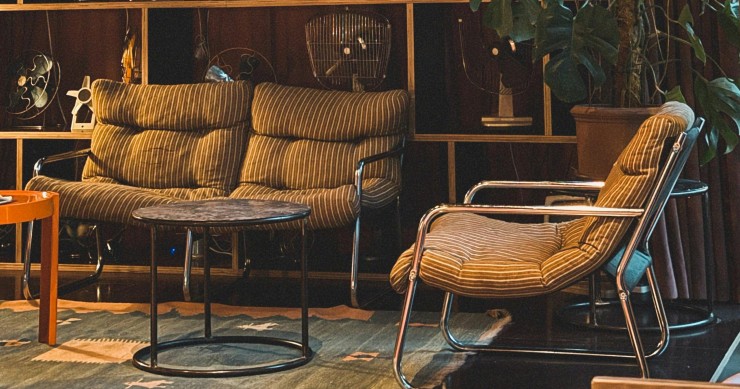En 2025, la déco s’emballe : couleurs pop, velours et bibelots fous. Après le zen, place aux nouvelles tendances kitsch.