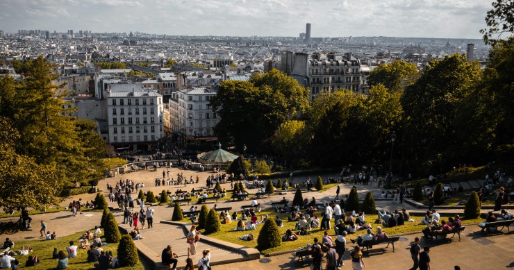 La Capitale étouffe : un studio engloutit un demi-salaire, quand en province la facture logement reste deux fois plus légère.