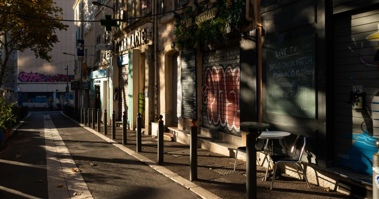 Vacance en hausse, loyers sous pression : malgré le rejet du Sénat, l’encadrement des baux commerciaux reste au cœur des débats.