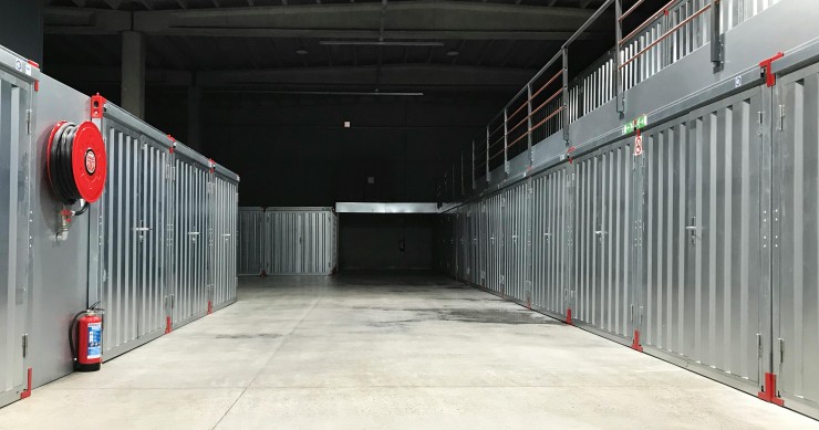 Avec des logements qui rétrécissent, le self‑stockage explose. Symptôme d’une vraie crise de l’espace dans les grandes villes ?