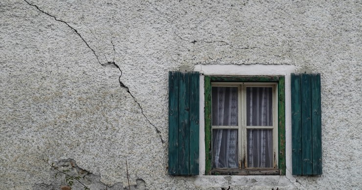 L’effondrement d’un plancher lors d’une fête à Paris révèle un angle mort : le contrôle structurel des immeubles anciens en copropriété.