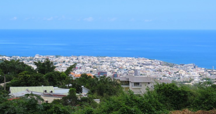 Logement, sécurité et urbanisme : des sujets au cœur des débats à Saint-Denis, la plus grande ville d'outre-mer