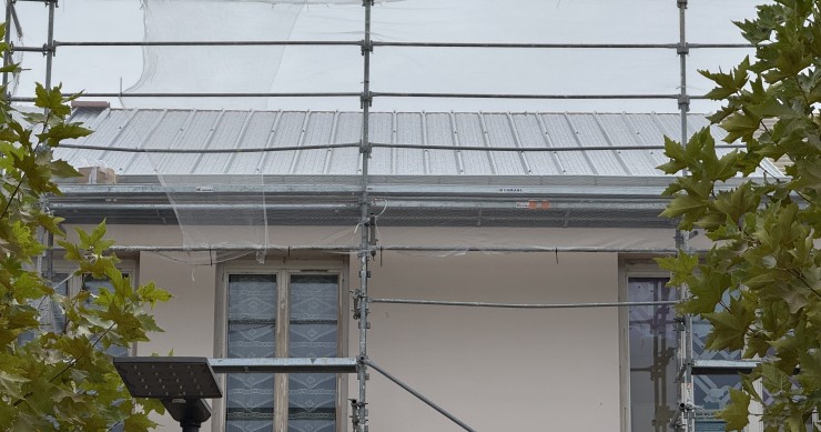 Après un mois de suspension, MaPrimeRénov’ doit redémarrer avec des dizaines de milliers de demandes 2025 encore en attente.