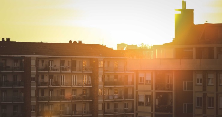 Appartements qui surchauffent, logements pensés pour l'hiver : l'été venu, la France découvre une autre forme de mal-logement
