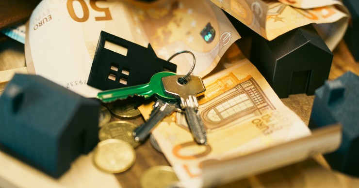 Les taux se figent autour de 3 à 3,4 %, mais l’accès au crédit reste compliqué pour de nombreux ménages modestes.