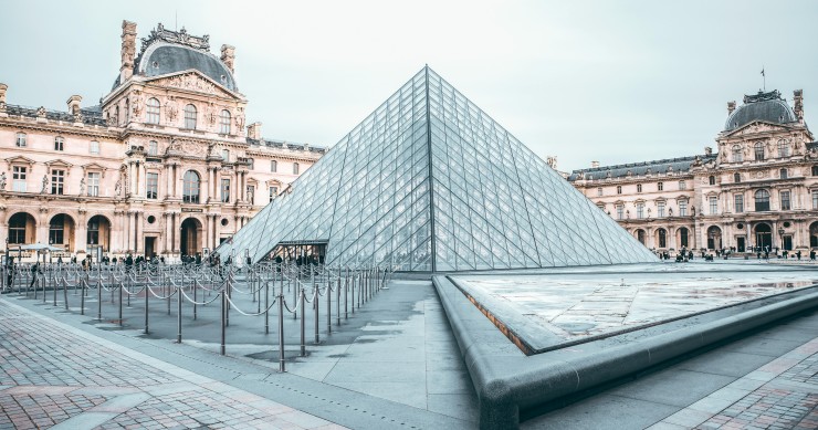 Le Louvre : un musée hors norme au cœur de Paris