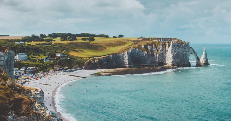S'installer sur le littoral en France : que faut-il savoir avant de franchir le pas ?