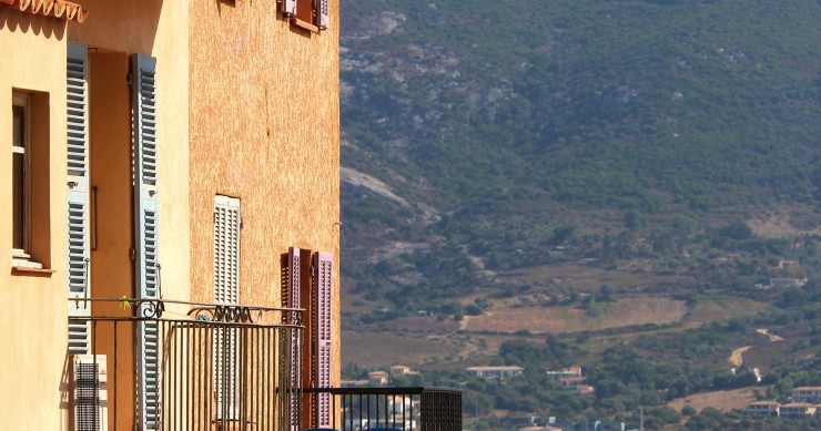 Le projet de loi Ripost permet au préfet d’expulser en 72 heures un vacancier qui refuse de quitter un meublé de tourisme.