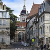 La rentrée 2025 rappelle qu’il n’existe plus de « zones protégées » en matière de logement étudiant.