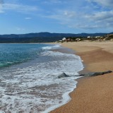 Des faux propriétaires aux sites copiés, l’IA rend les arnaques aux locations de vacances plus crédibles que jamais à l’approche des départs.