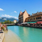 Entre lac et montagne : que faut-il savoir avant de s’installer à Annecy ?