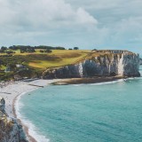 S'installer sur le littoral en France : que faut-il savoir avant de franchir le pas ?