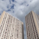 La CNL accuse l’État de mise en danger de la vie d’autrui à cause de logements qui surchauffent lors des vagues de chaleur.
