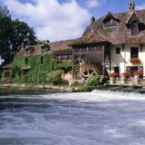 Moulin, bergerie, manoir en ruine : les biens atypiques français qui font rêver